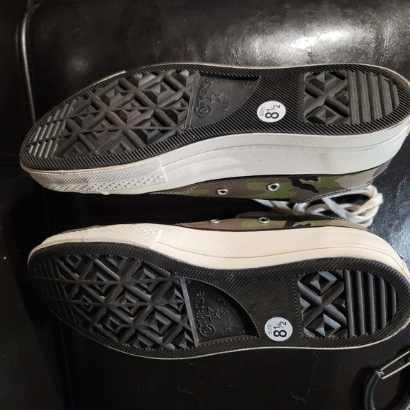 Mens size 8.5 \'camo athletic shoe